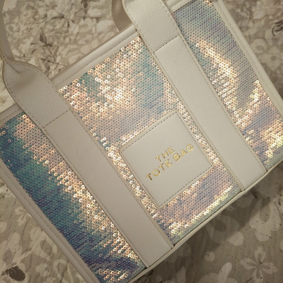 NEW BEAUTIFUL WHITE IRIDESCENT SEQUIN TOTE BAG - Picture 6 of 11
